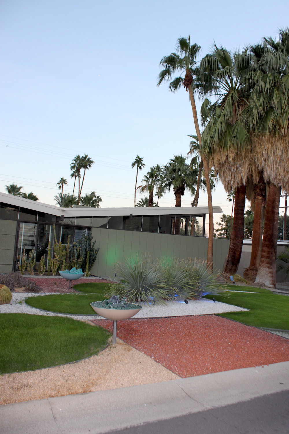 A "Mid-Century Modern" garden