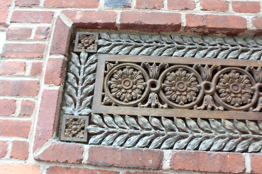 Air vent with lots of articulation